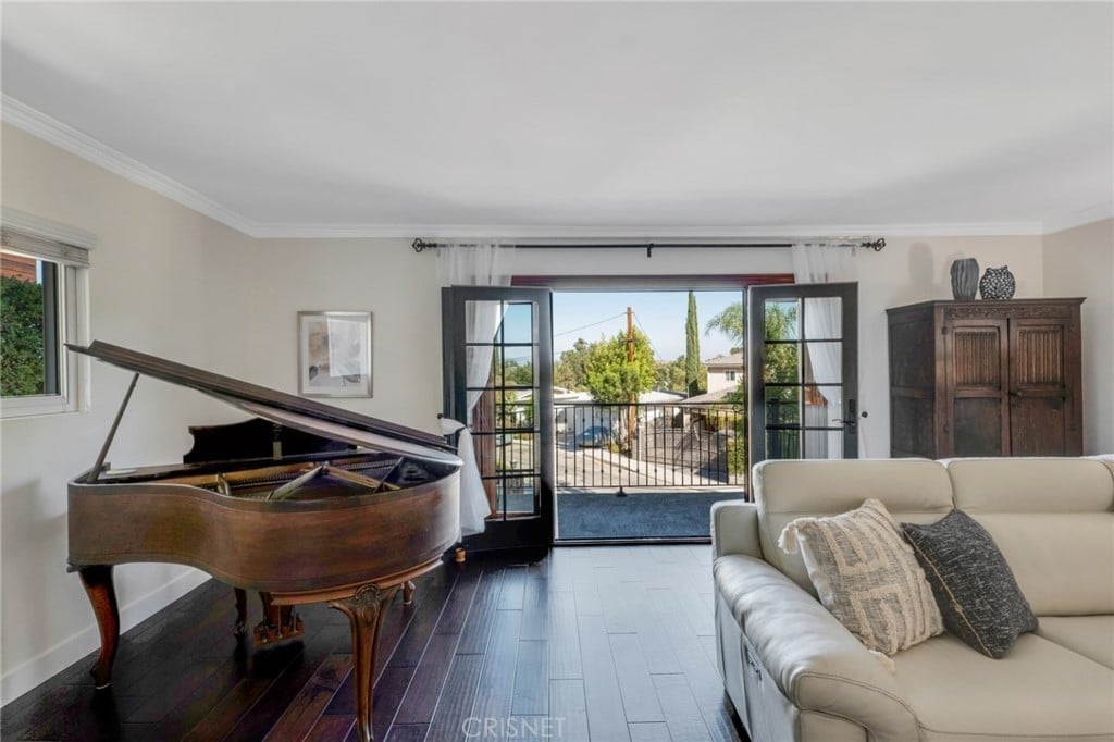 21440 Salamanca Ave, Woodland Hills, CA 91364