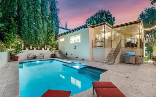 21440 Salamanca Ave, Woodland Hills, CA 91364