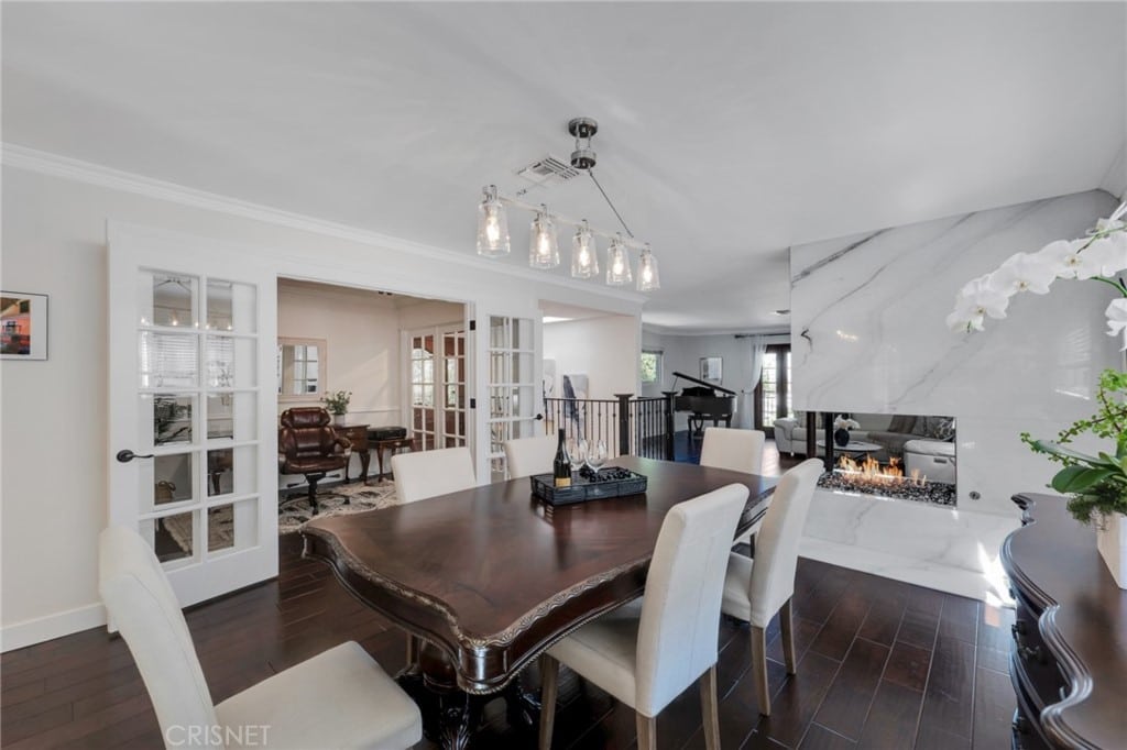 21440 Salamanca Ave, Woodland Hills, CA 91364