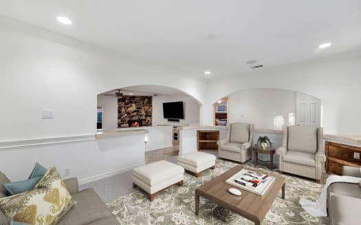 22337 Gilmore St, Woodland Hills, CA 91303