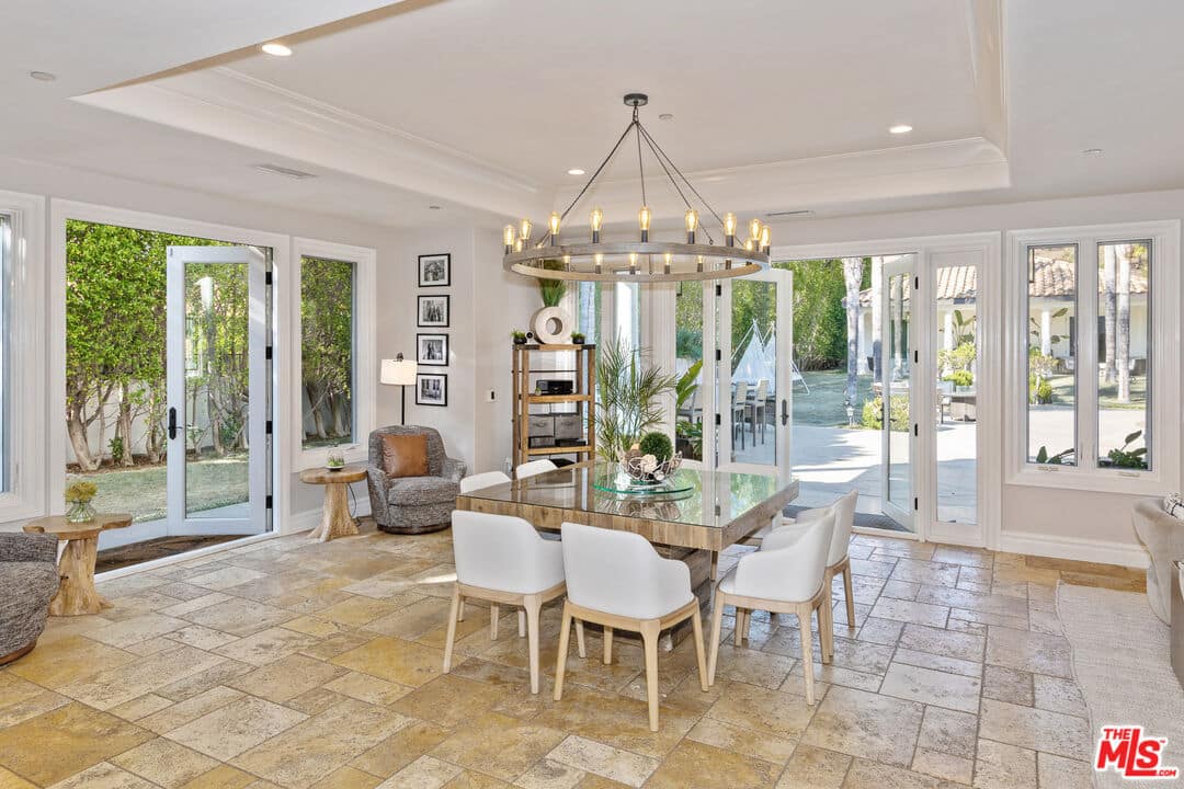 25043 Abercrombie Ln, Calabasas, CA 91302