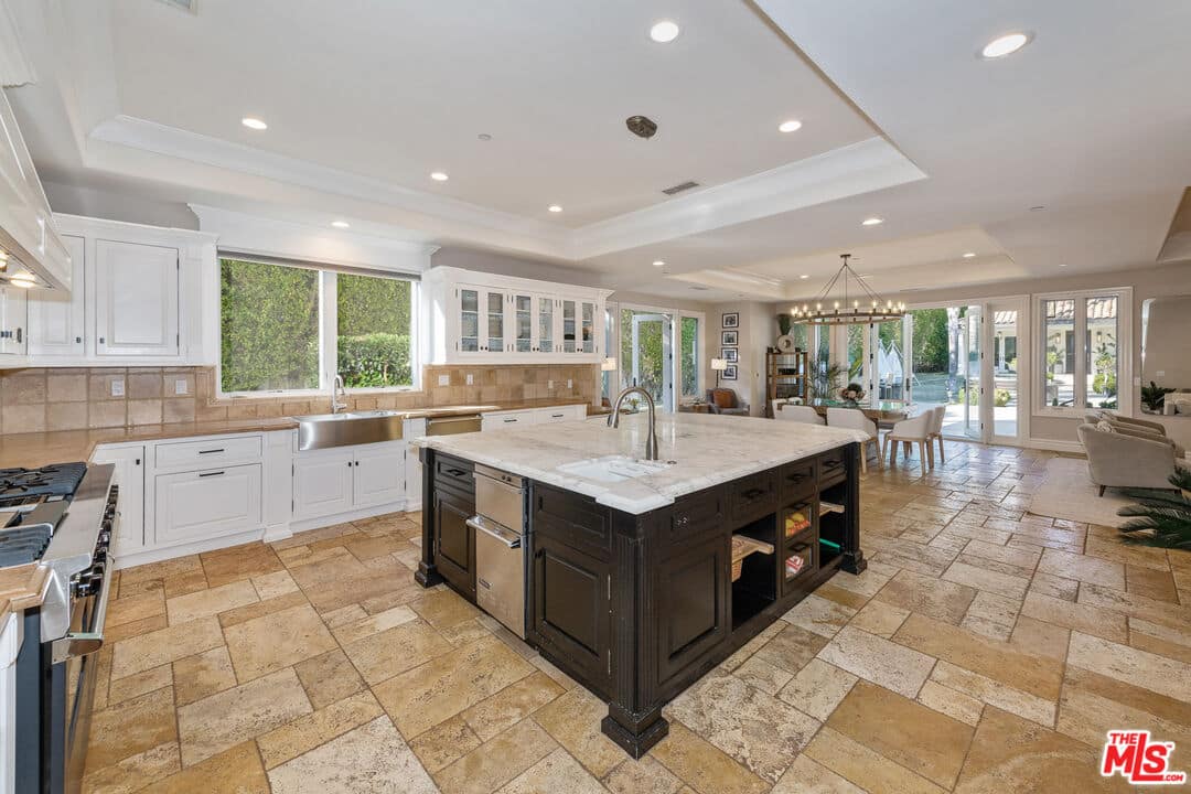 25043 Abercrombie Ln, Calabasas, CA 91302