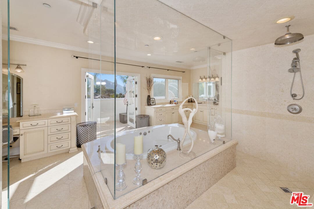 25043 Abercrombie Ln, Calabasas, CA 91302