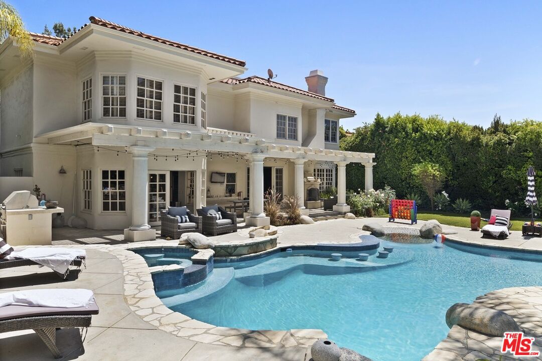 4509 Alta Tupelo Dr, Calabasas, CA 91302