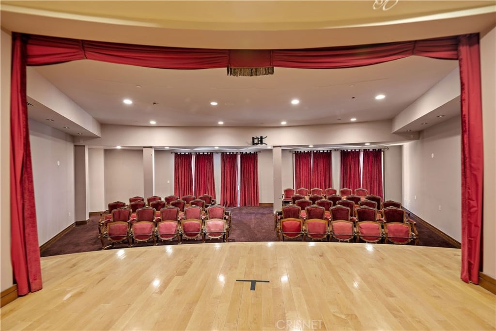 5077 Schumacher Rd, Calabasas, CA 91302