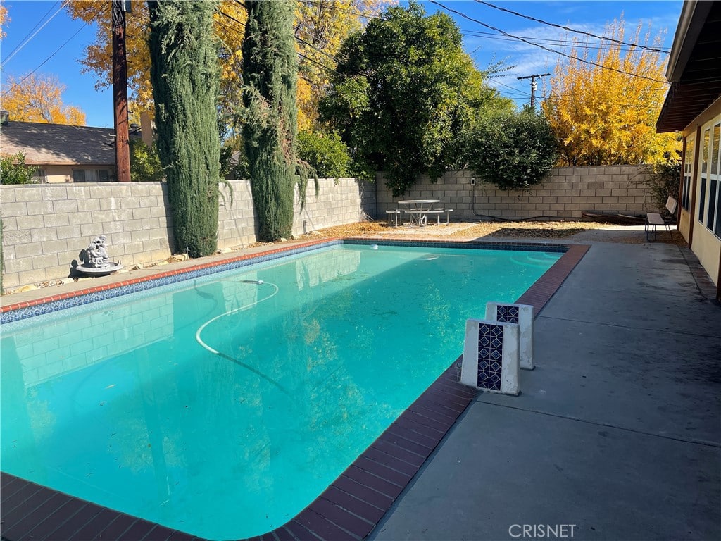 22551 Haynes St, West Hills, CA 91307