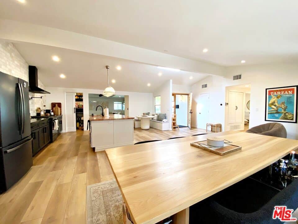 Contemporary Woodland Hills Pool Home