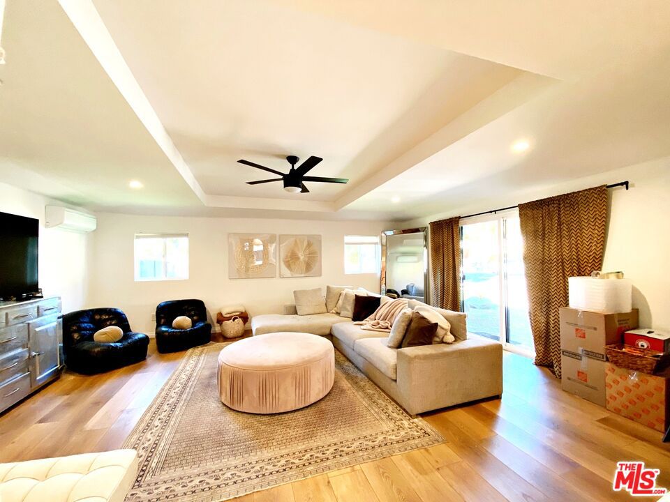 Contemporary Woodland Hills Pool Home