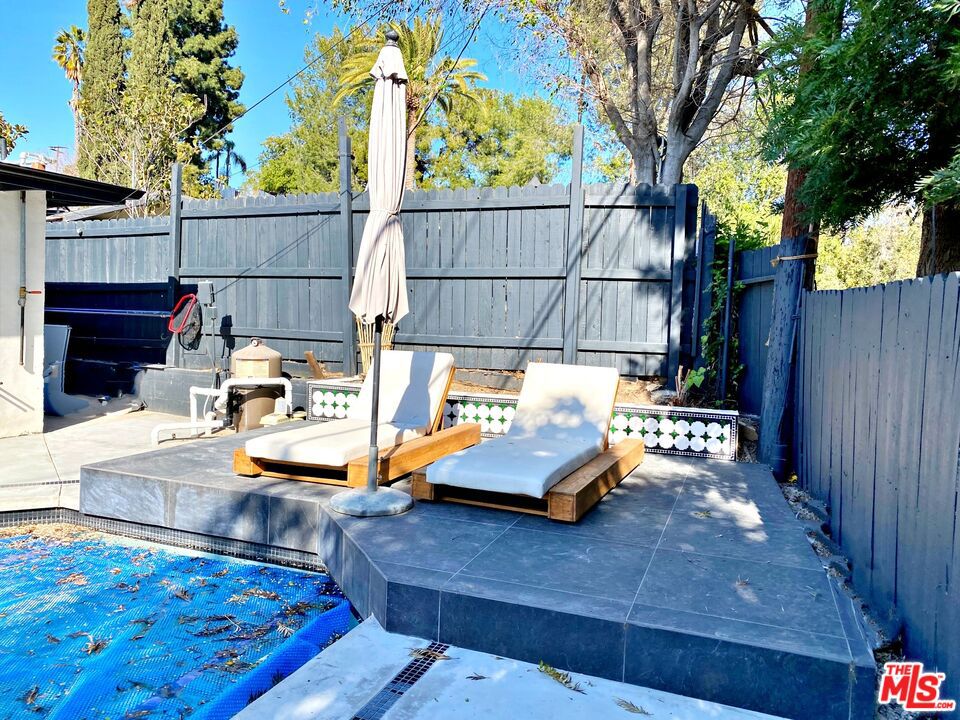 Contemporary Woodland Hills Pool Home