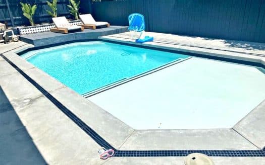 Contemporary Woodland Hills Pool Home