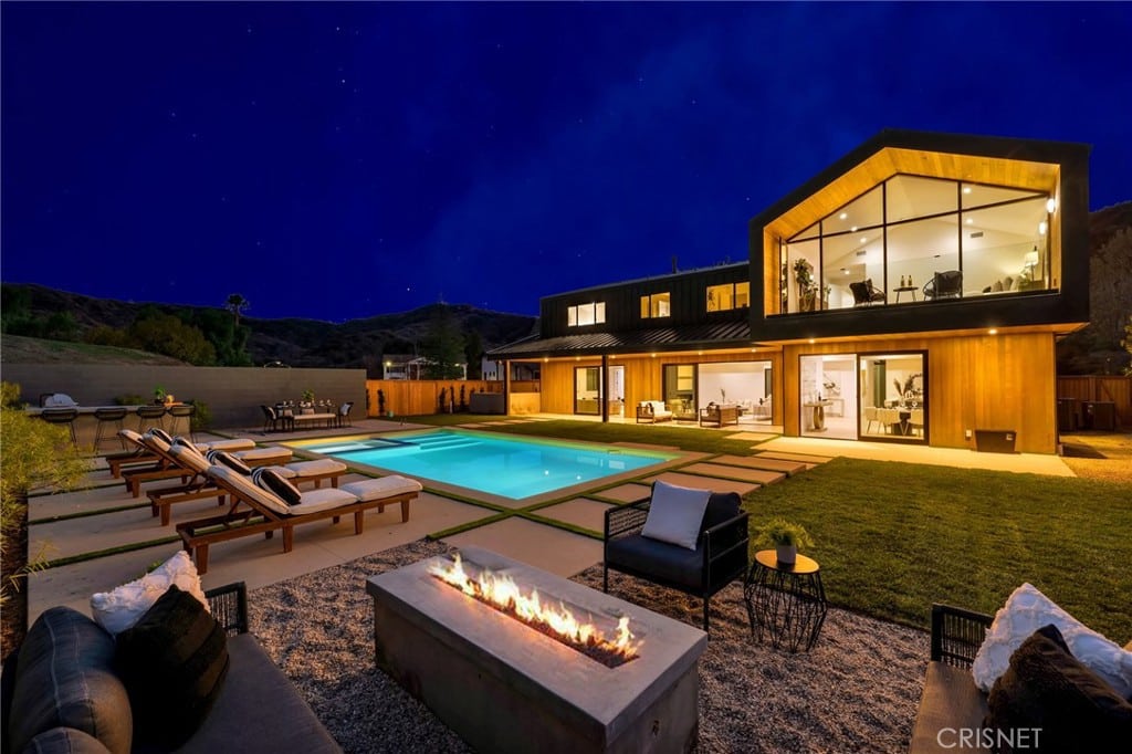 Modern Marvel Pool Home