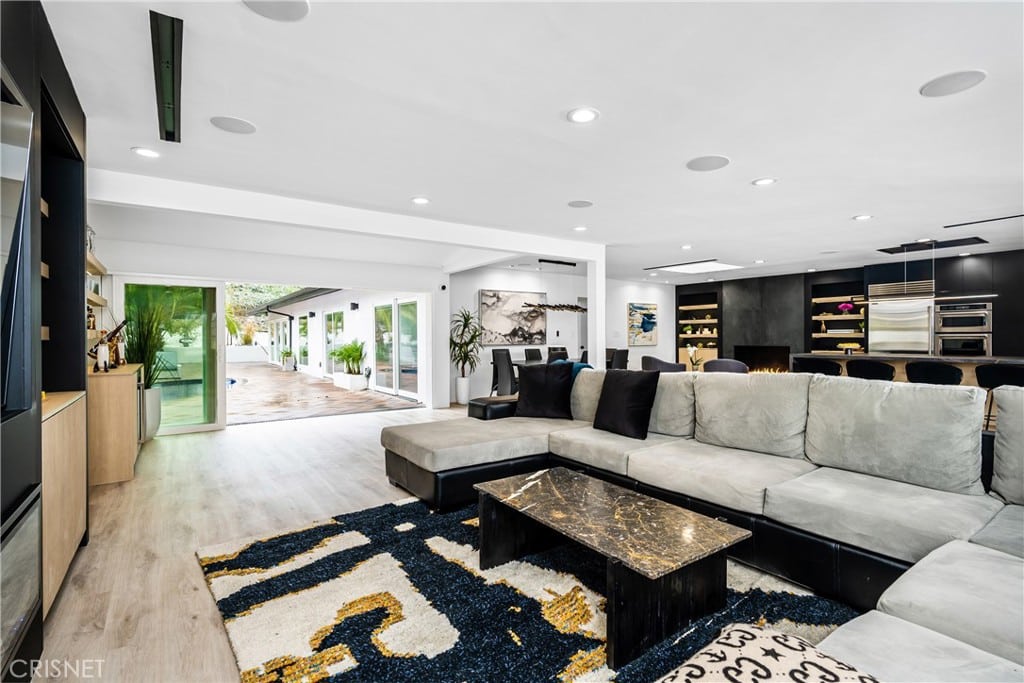 Remodeled Pool Home South of the Blvd