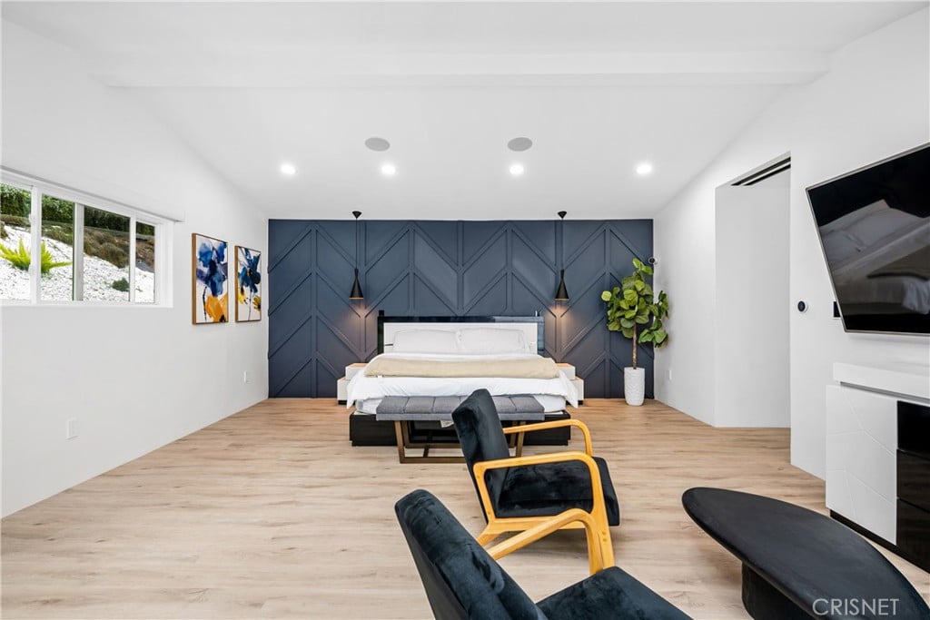 Remodeled Pool Home South of the Blvd