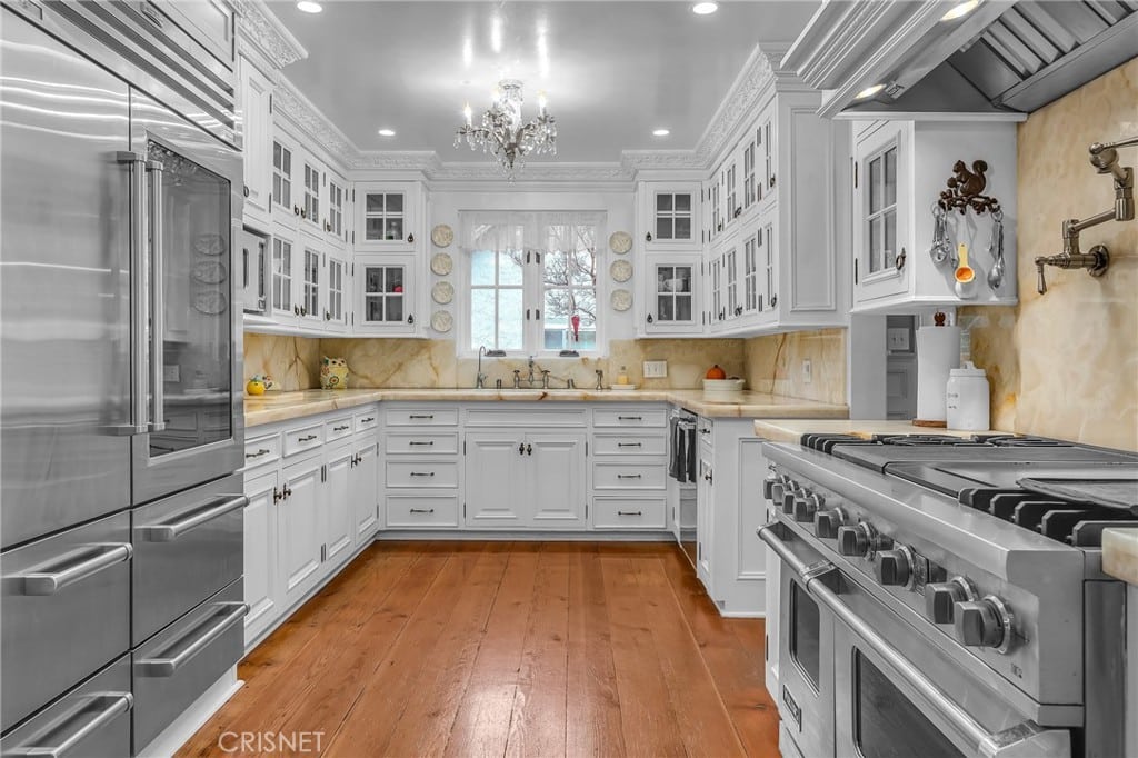 Take advantage of this excellent Woodland Hills Pool Home opportunity to own a truly unique and amazing abode in one of the most excellent neighborhoods!