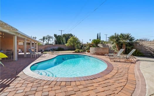 Beautiful Single Story Pool Home in West Hills