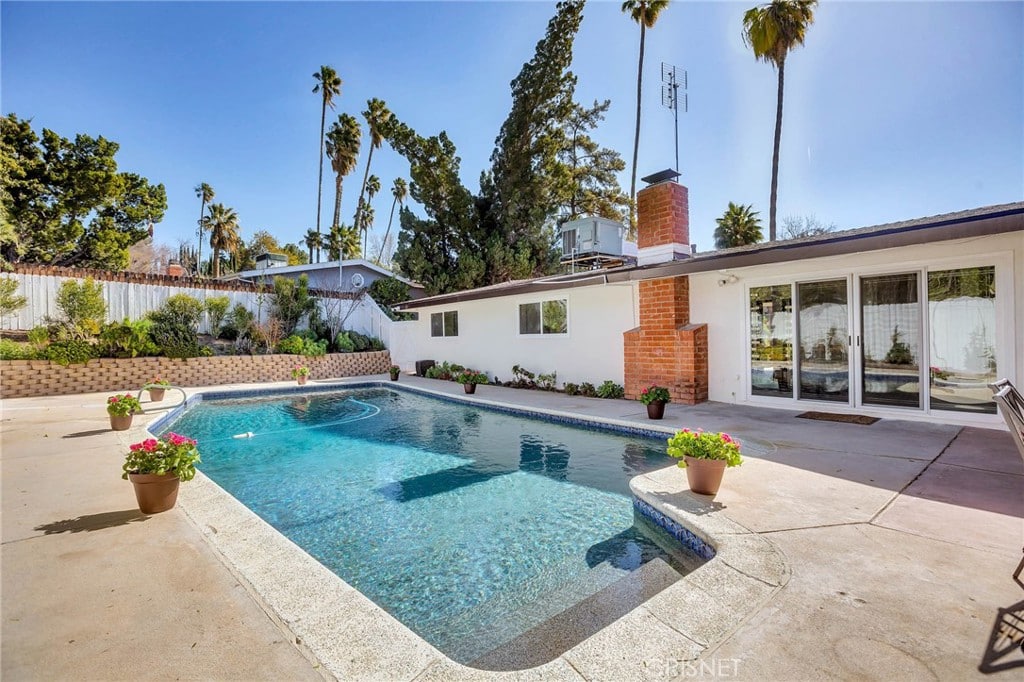 Turnkey Pool Home in Carlton Terrace