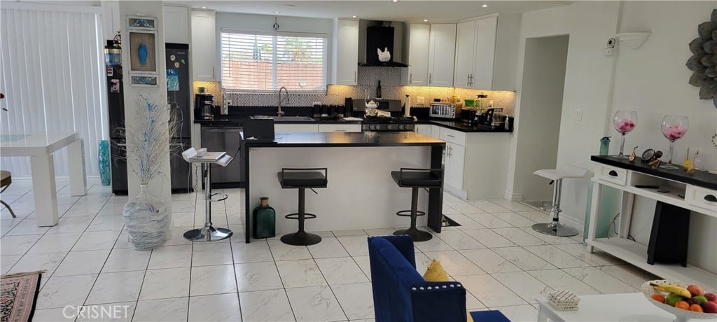 Lovely Tiara St Woodland Hills Pool Home