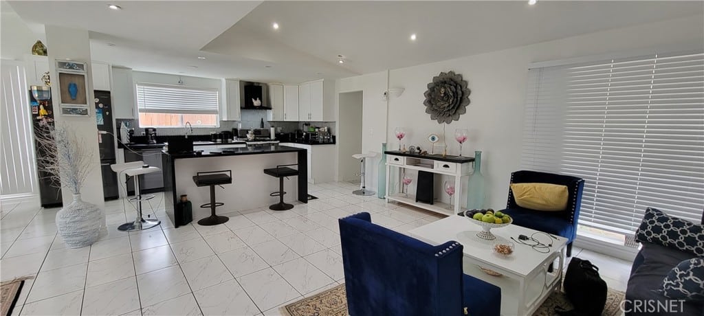 Lovely Tiara St Woodland Hills Pool Home