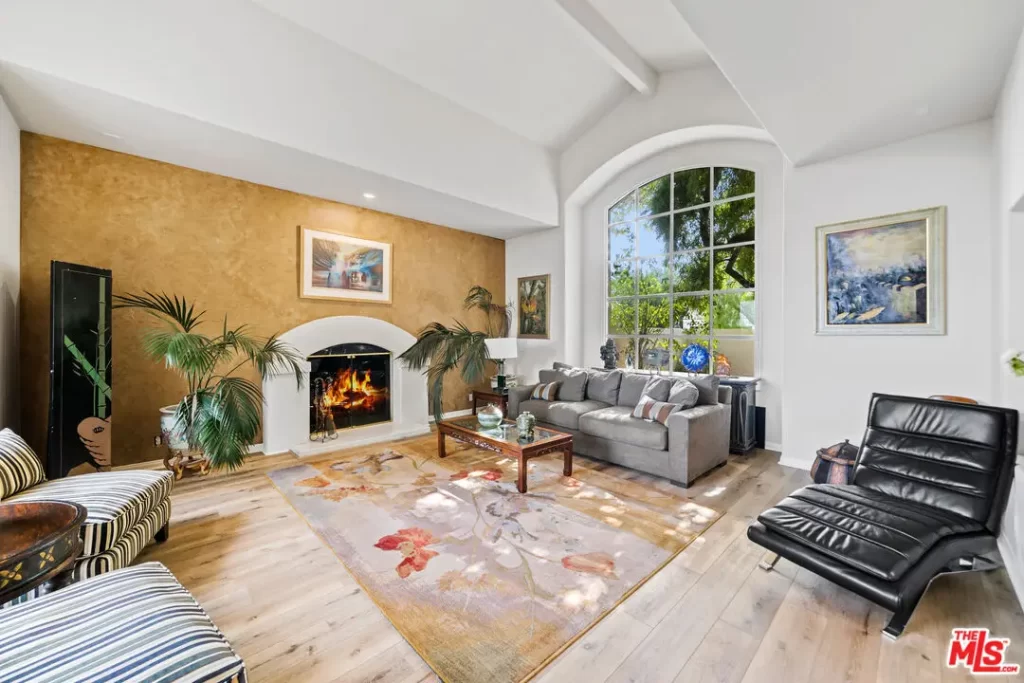 Custom Pool Home in Calabasas