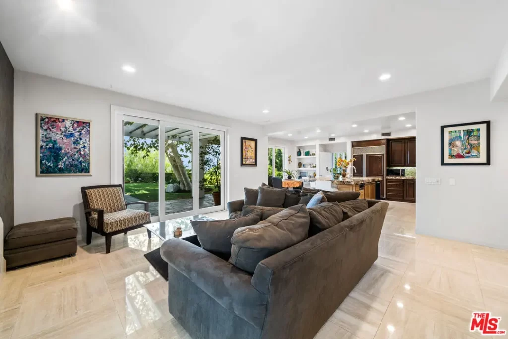 Custom Pool Home in Calabasas