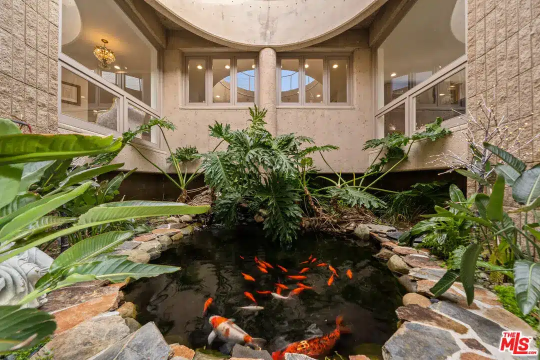 High-end Contemporary Gated Estate