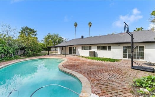 Single-Level Cul De Sac Pool Home