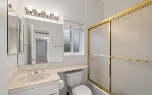 20714 Clarendon St, Woodland Hills, CA 91367