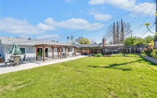 23500 Friar St, Woodland Hills, CA 91367