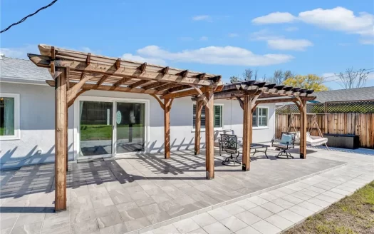 23500 Friar St, Woodland Hills, CA 91367