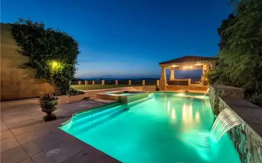 Luxury Living in Calabasas