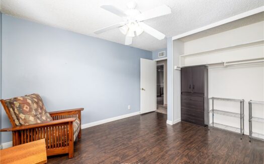 23445 Haynes St, West Hills