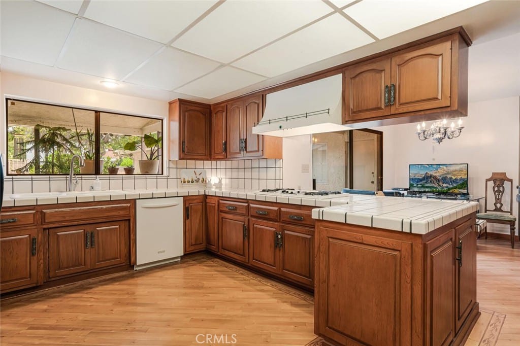 Retro Vibe Woodland Hills Pool Home