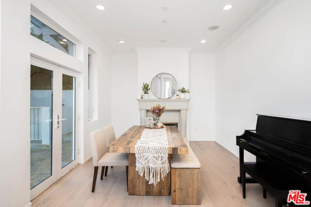 Highlands Pool Home in Calabasas