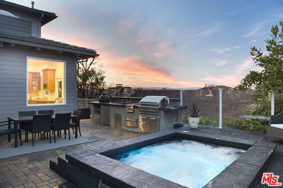 Highlands Pool Home in Calabasas