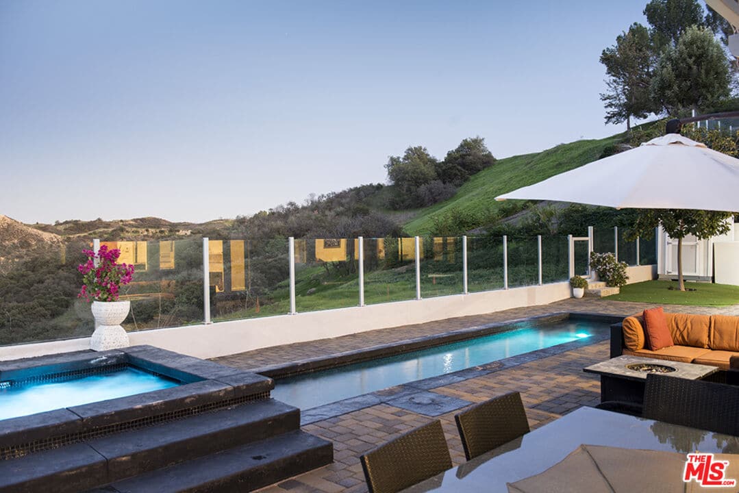 Highlands Pool Home in Calabasas