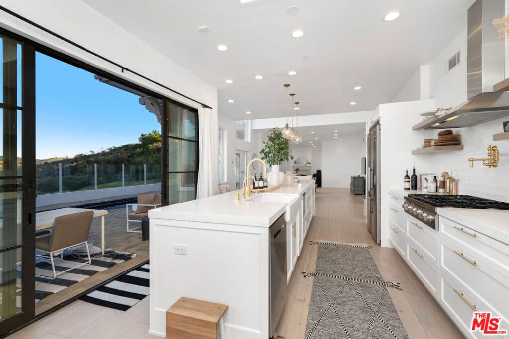 Highlands Pool Home in Calabasas