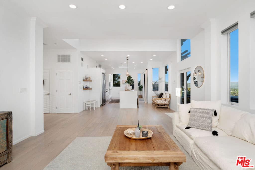 Highlands Pool Home in Calabasas