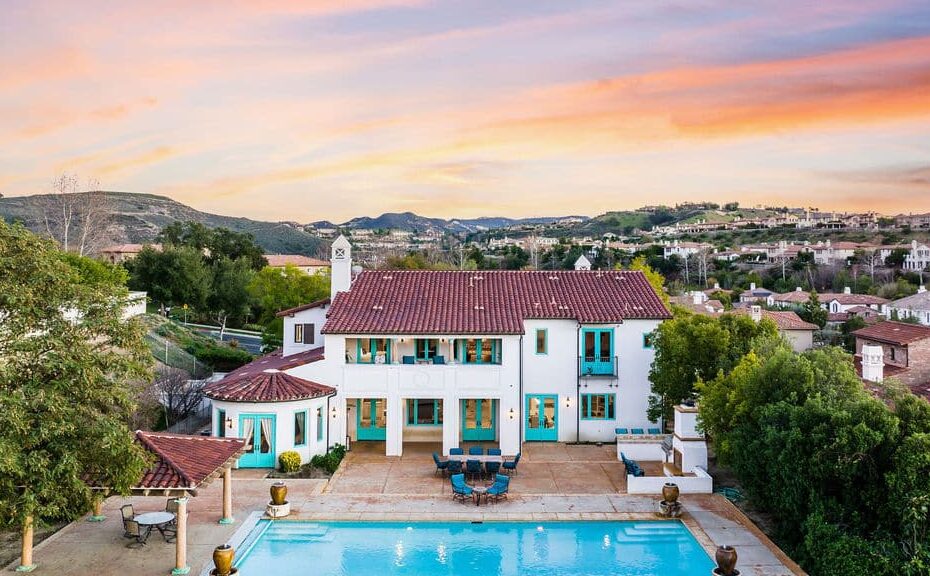 Extraordinary Calabasas Pool Estate