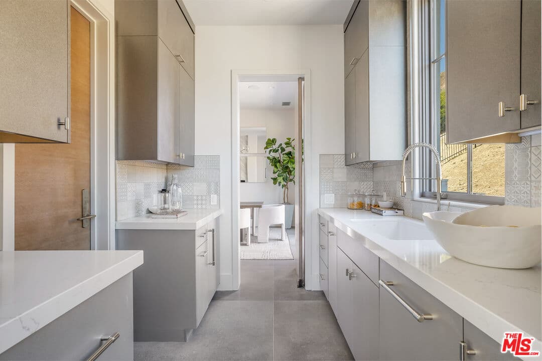 Calabasas Transitional Pool Estate