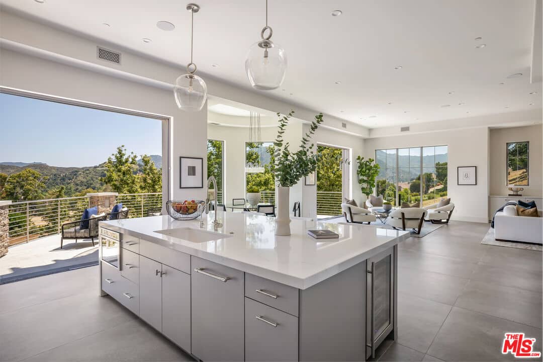 Calabasas Transitional Pool Estate