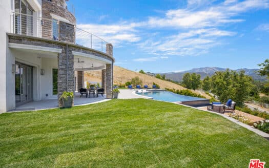 Calabasas Transitional Pool Estate