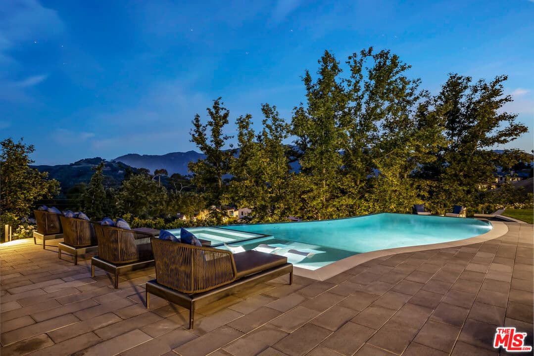 Calabasas Transitional Pool Estate