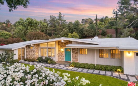 Calabasas modern pool home