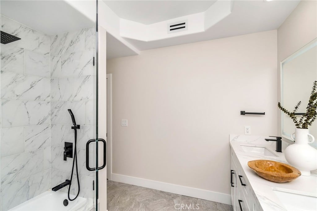 Amazing Calapasas Pool Home