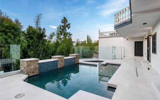 Amazing Calapasas Pool Home