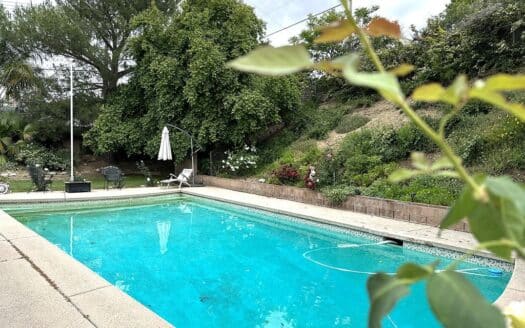 Commuters Dream Pool Home