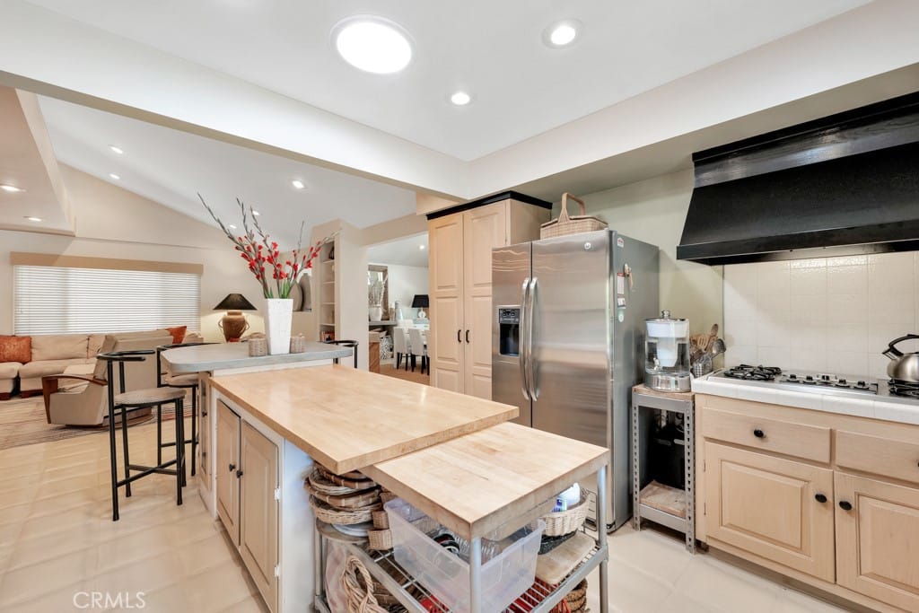 Lavish Pool Home in Calabasas