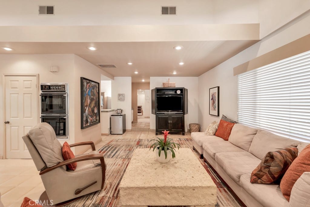 Lavish Pool Home in Calabasas