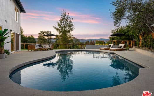 Paradise in Woodland Hills