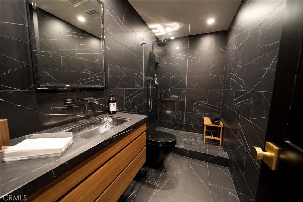 Walnut Acres Luxury Pool Home in Woodland Hills